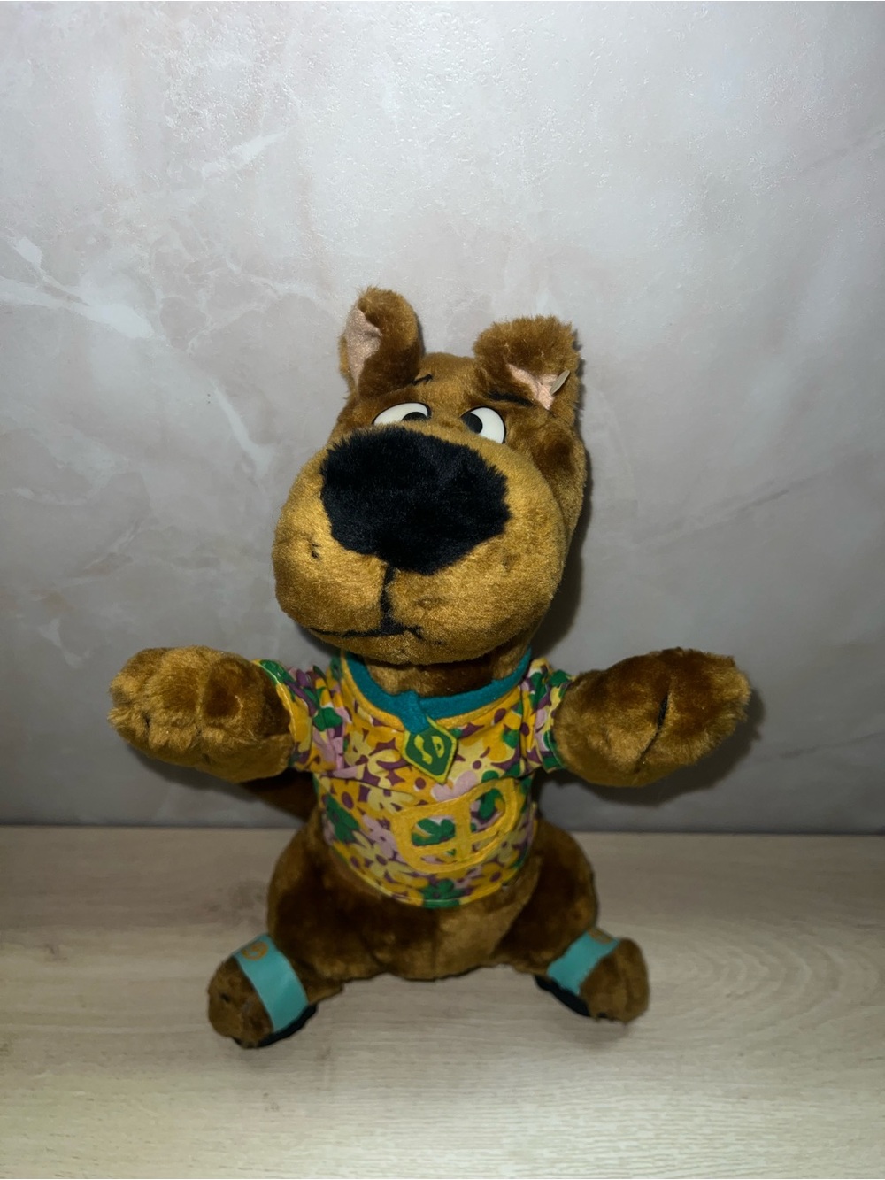 Vintage 1998 Cartoon Network Scooby-Doo Plush Flower Shirt Hanna-Barbera